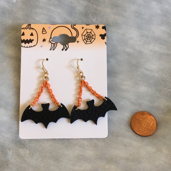 Halloween Dangling Flying Bat Pierced Fashion Earrings NWT metal vinyl. - Picture 3 of 11